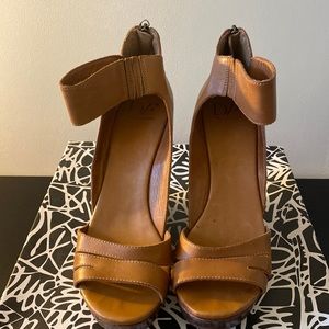 Pre-Owned Diane von Fürstenberg MUSE WEDGE PLATFORM  SANDAL